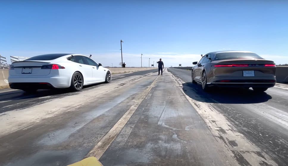 Carrera de aceleración entre el Lucid Air y el Tesla Model S Plaid.