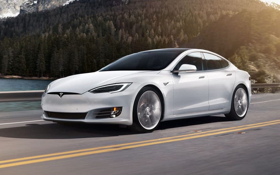 Elon Musk espera la conducción autónoma total para este 2022
