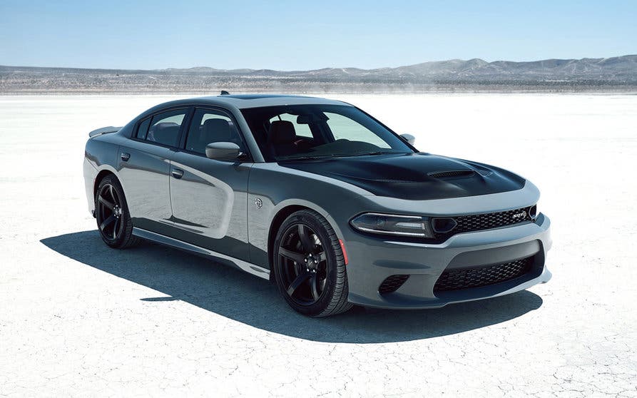 Dodge Charger SRT Hellcat.