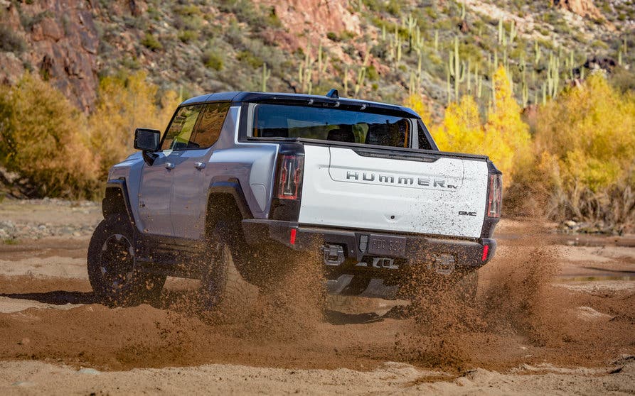 GMC-Hummer-EV-Trasera