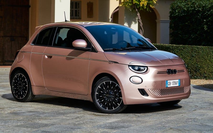 El FIAT 500 eléctrico se consagra como el tercer coche eléctrico más vendido de Europa.