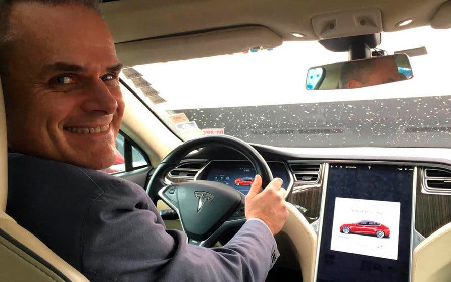 Hansjörg Eberhard von Gemmingen tesla model s lucir air-portada