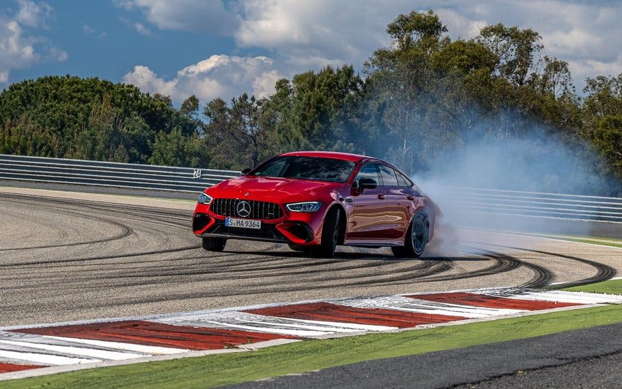 Mercedes-AMG-GT-63-Derrape