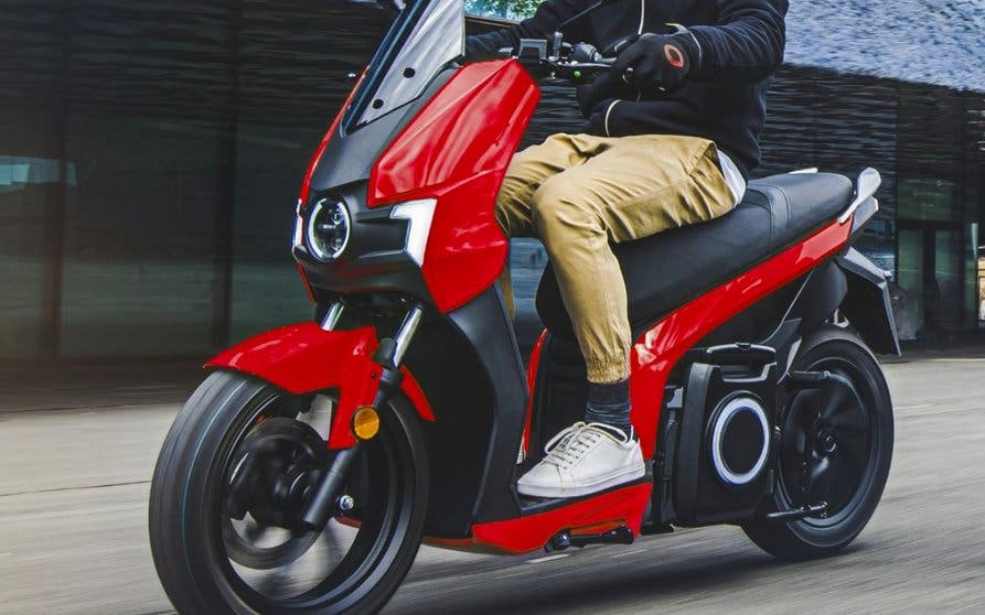 El scooter eléctrico de Silence y SEAT se convierte en una de las motos más vendidas de España.