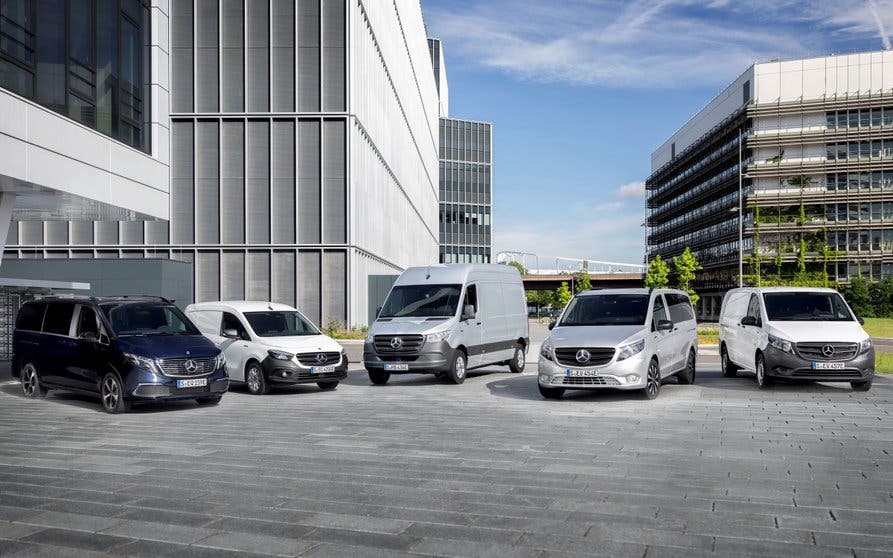 EQV, eSprinter, eVito, der Mercedes-Benz eCitan ist ein Prototyp und noch nicht zum Kauf erhältlich.
EQV, eSprinter, eVito, the Mercedes-Benz eCitan is a prototype and not available for purchase yet.