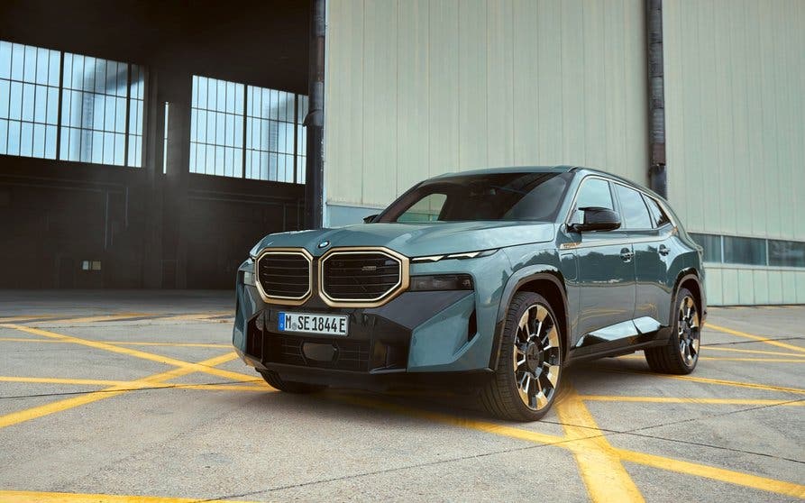 BMW-XM-Delantera