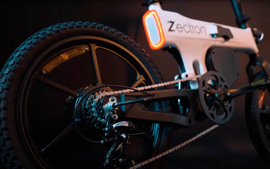 bicicleta electrica plegable zectron 250 km autonomia-portada