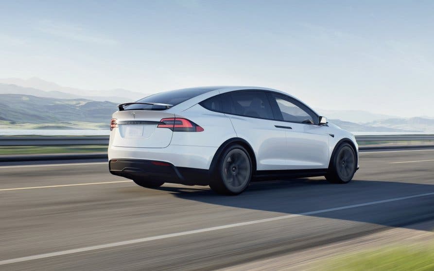 Tesla-Model-X-Trasera