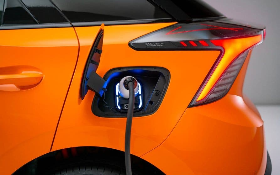 Estos son los fabricantes que más avanzadas tienen sus gamas en términos de electrificación.