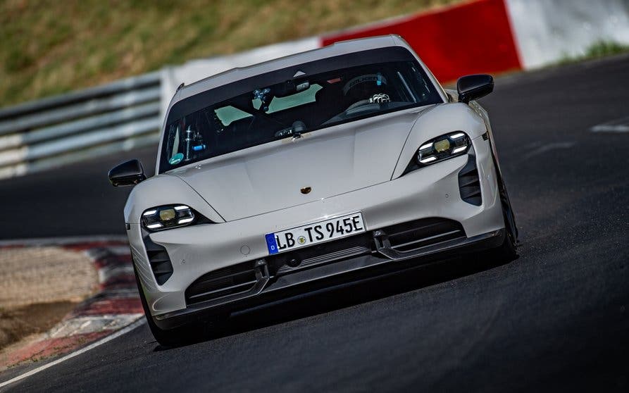 porsche-taycan-record-nurburgring