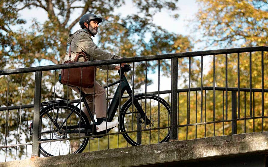 bicicleta eléctrica B'Twin Long Distance 920 E Connected decathlon-portada
