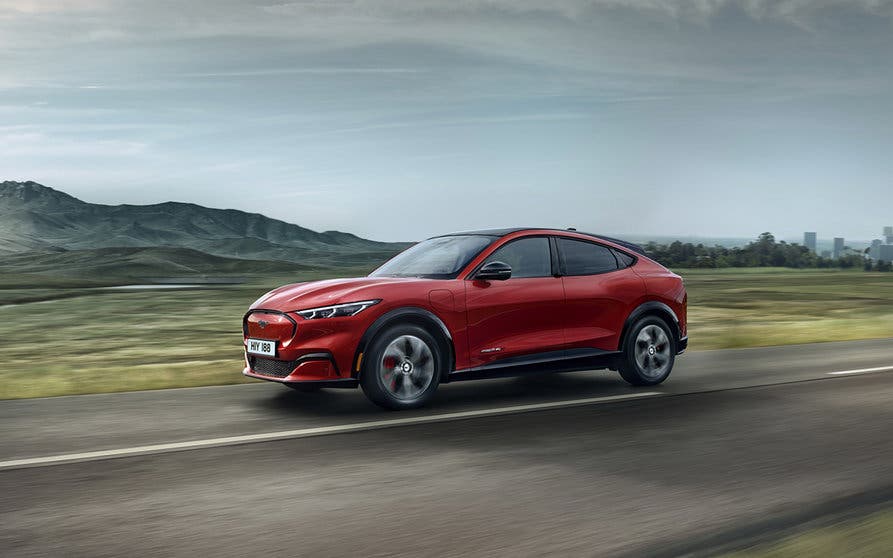 2020_FORD_MACH-E_AWD_11