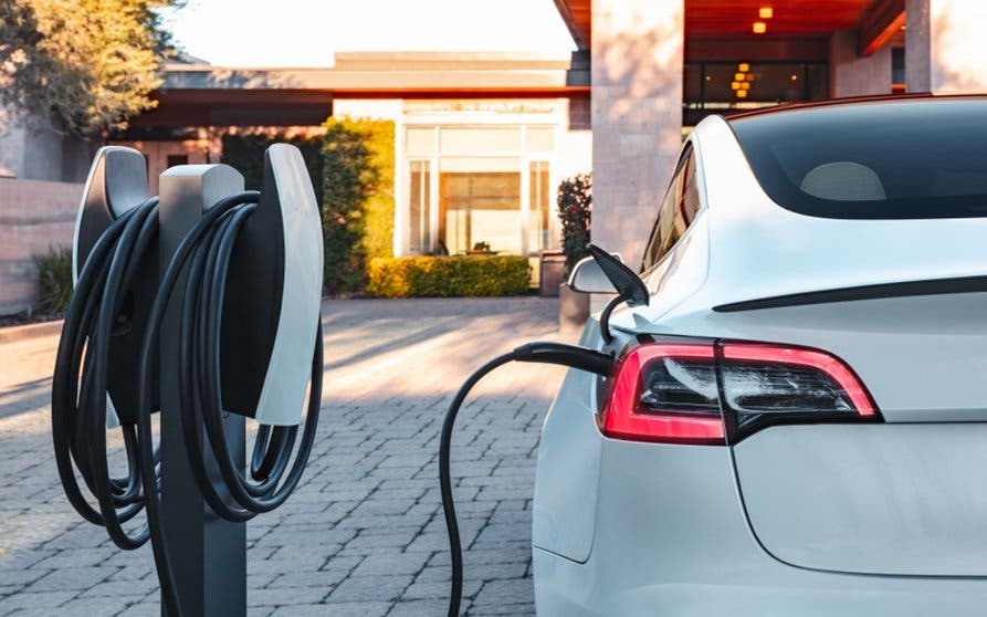 Carga-Tesla-Model-3-Trasera