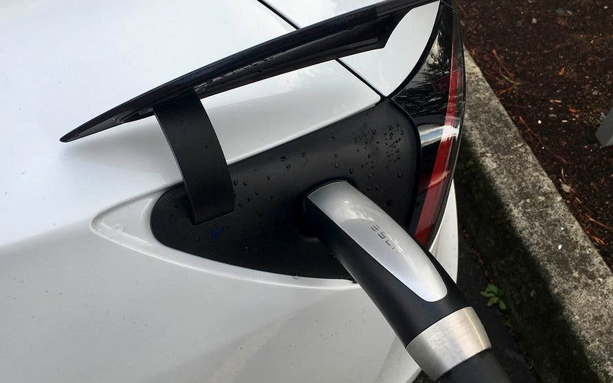 nuevo conector tesla coches electricos 1000 kW-portada