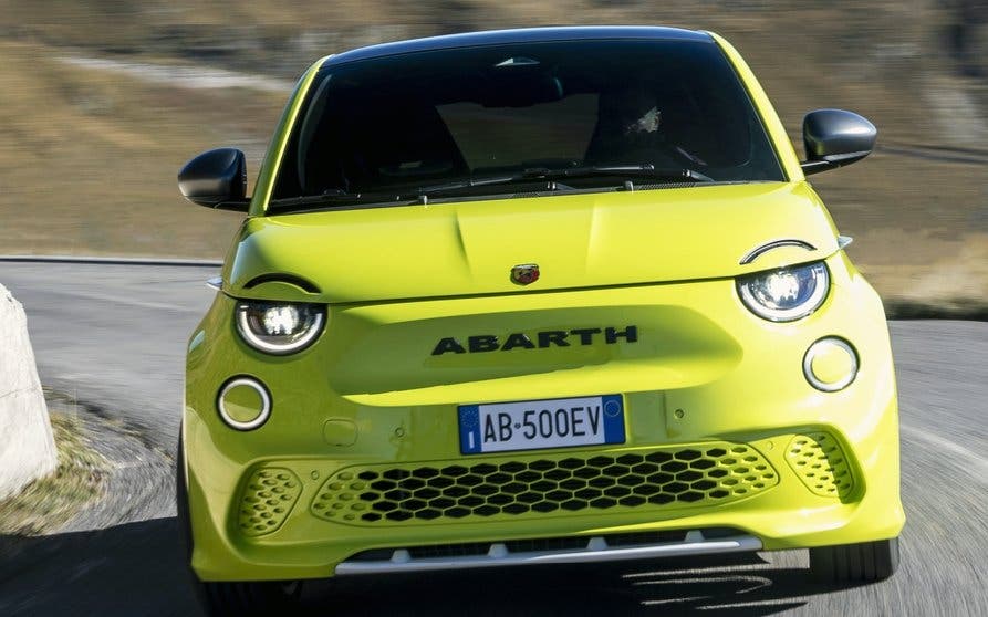 Ya sabemos cuánto cuesta la edición de lanzamiento del Abarth 500e eléctrico.