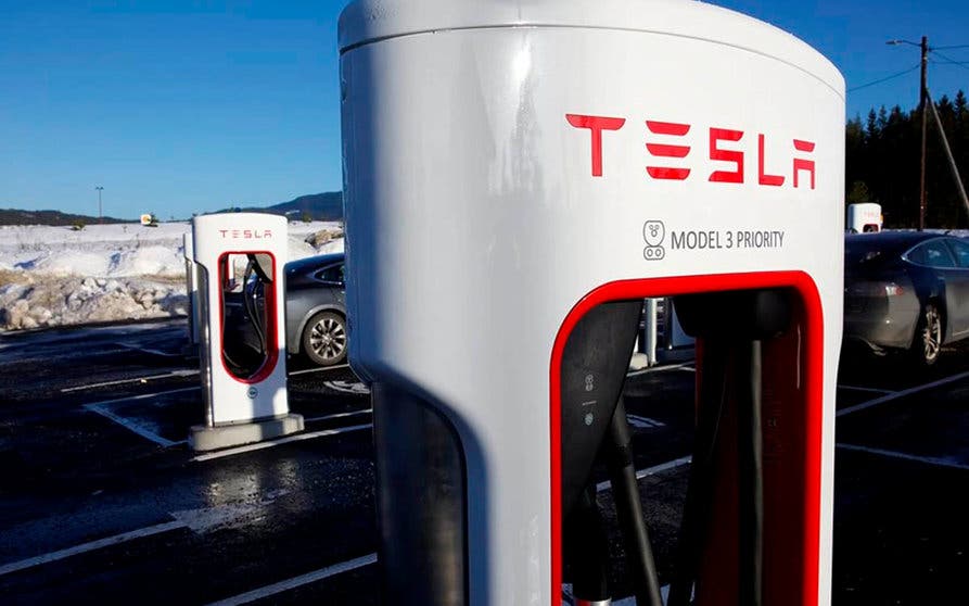 bajada precio supercargadores tesla-portada