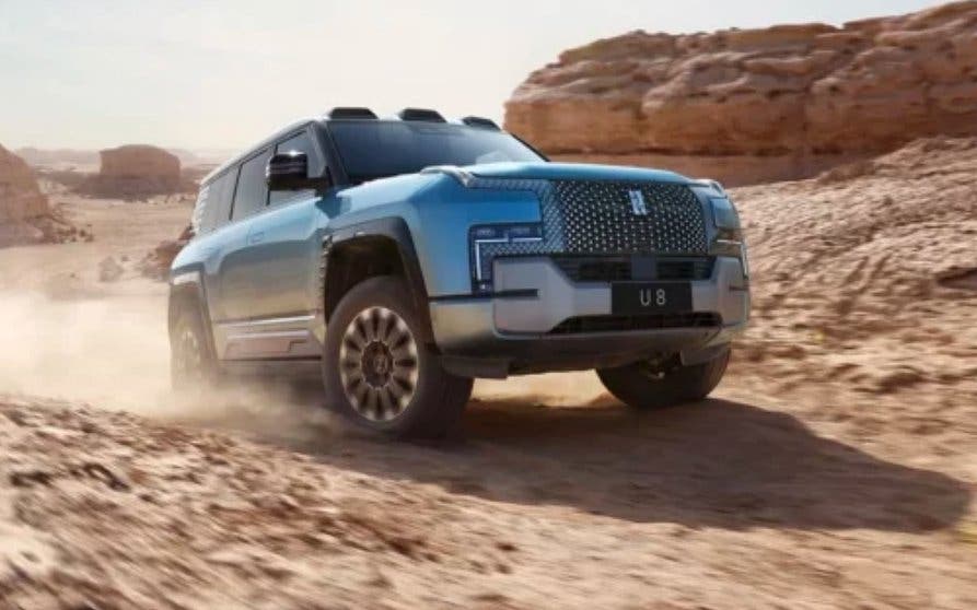 El Yangwang U8 quiere ser la alternativa china al Mercedes-Benz EQG eléctrico.