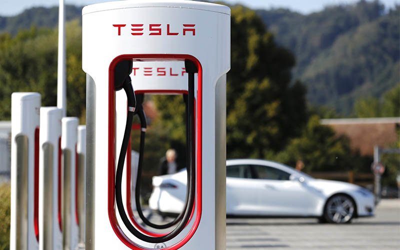 Tesla pone en marcha la primera estación Supercharger V3.