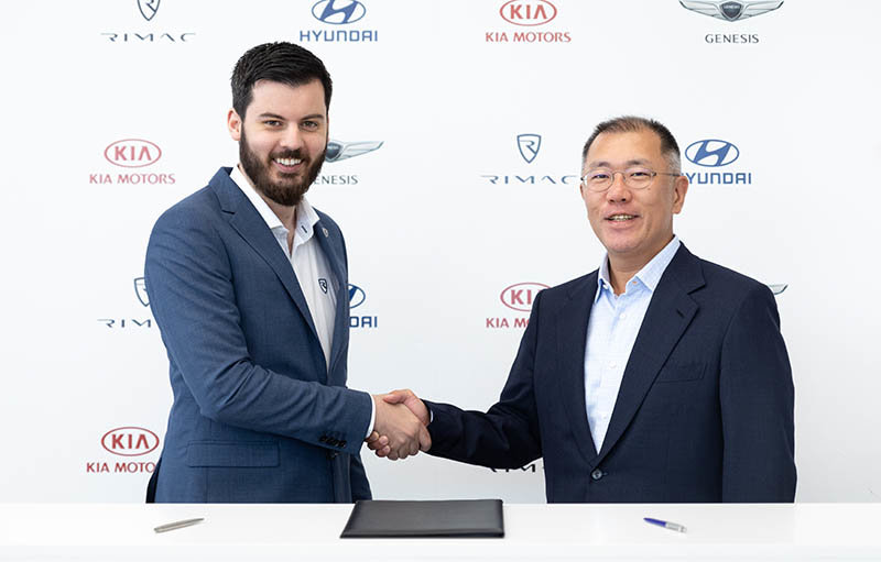 Mate Rimac, undador y consejero delegado de Rimac Automobili, y Euisun Chung vicepresidente ejecutivo del Grupo Hyundai