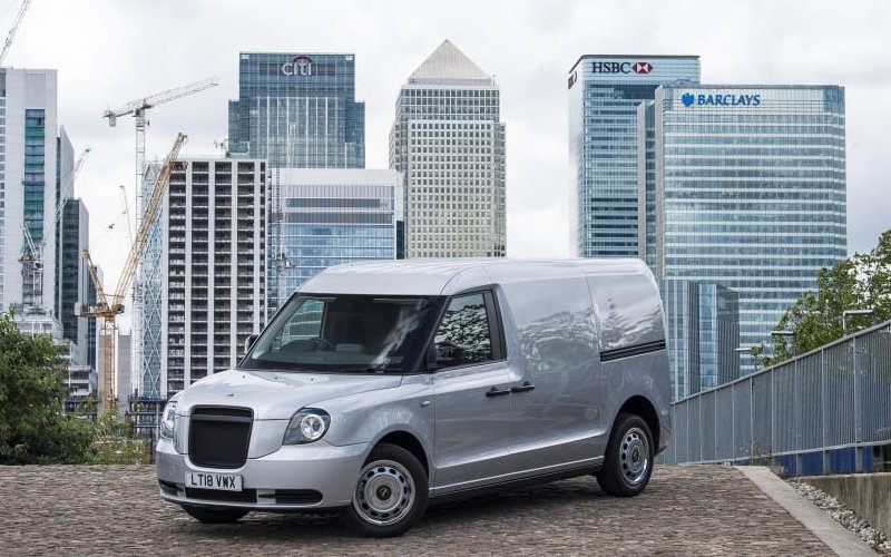LEVC muestra en Londres su furgoneta eléctrica con autonomía extendida en su versión de producción.