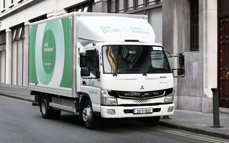 El camión eléctrico FUSO eCanter comienza a trabajar en el correo postal de Irlanda
