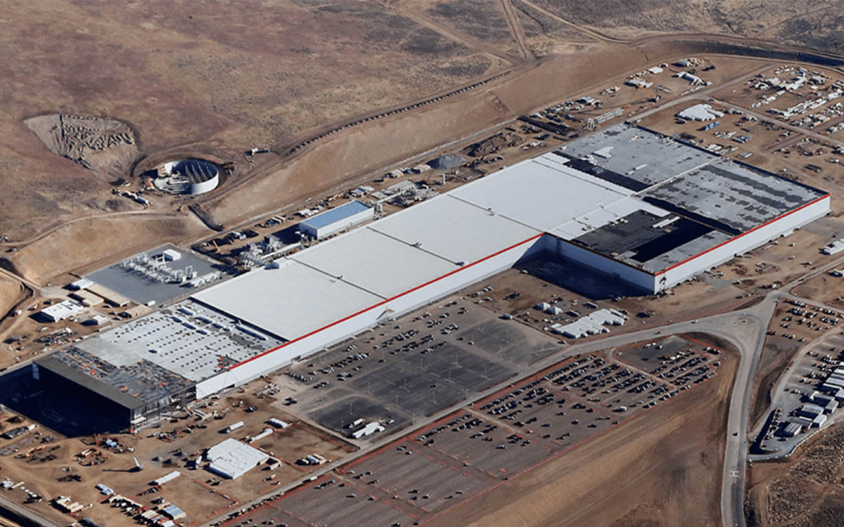 Así es por dentro la Gigafactoría donde Tesla fabrica 13 millones de celdas de batería al día (vídeo) thumbnail