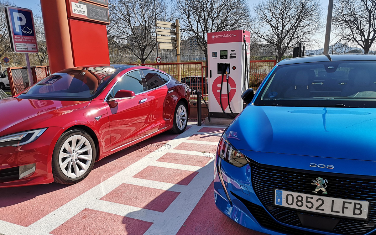 Europa necesita aumentar su infraestructura de carga de coches eléctricos, y España más