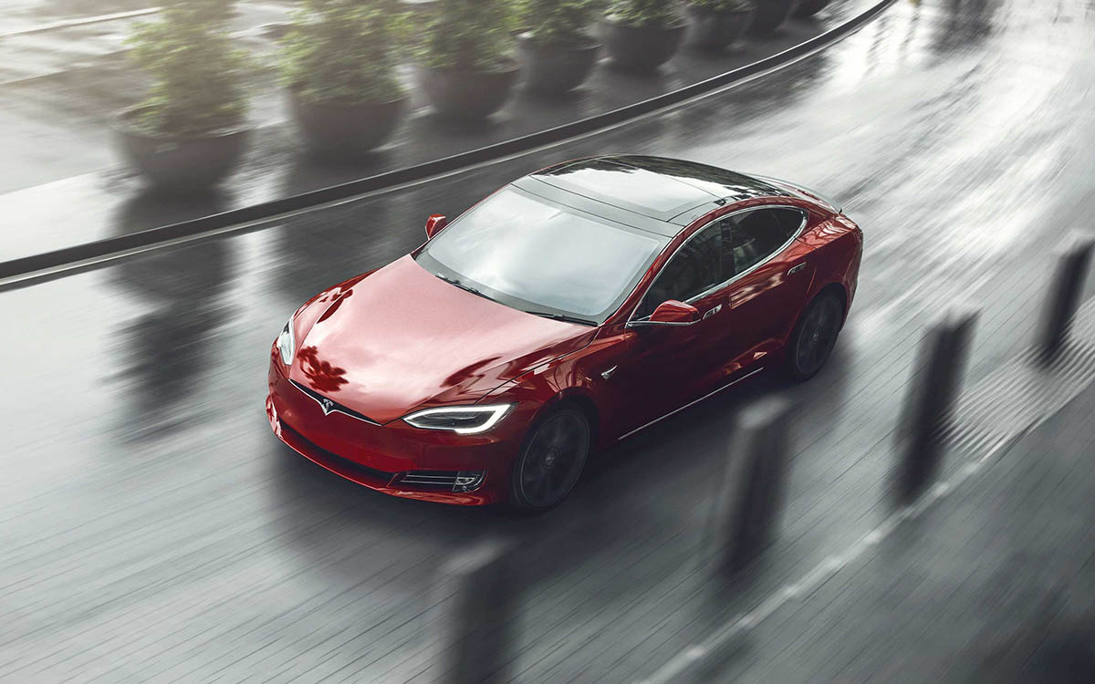 Así trabaja el modo Ludicrous+ de Tesla para acelerar más rápido que el Bugatti Chiron thumbnail