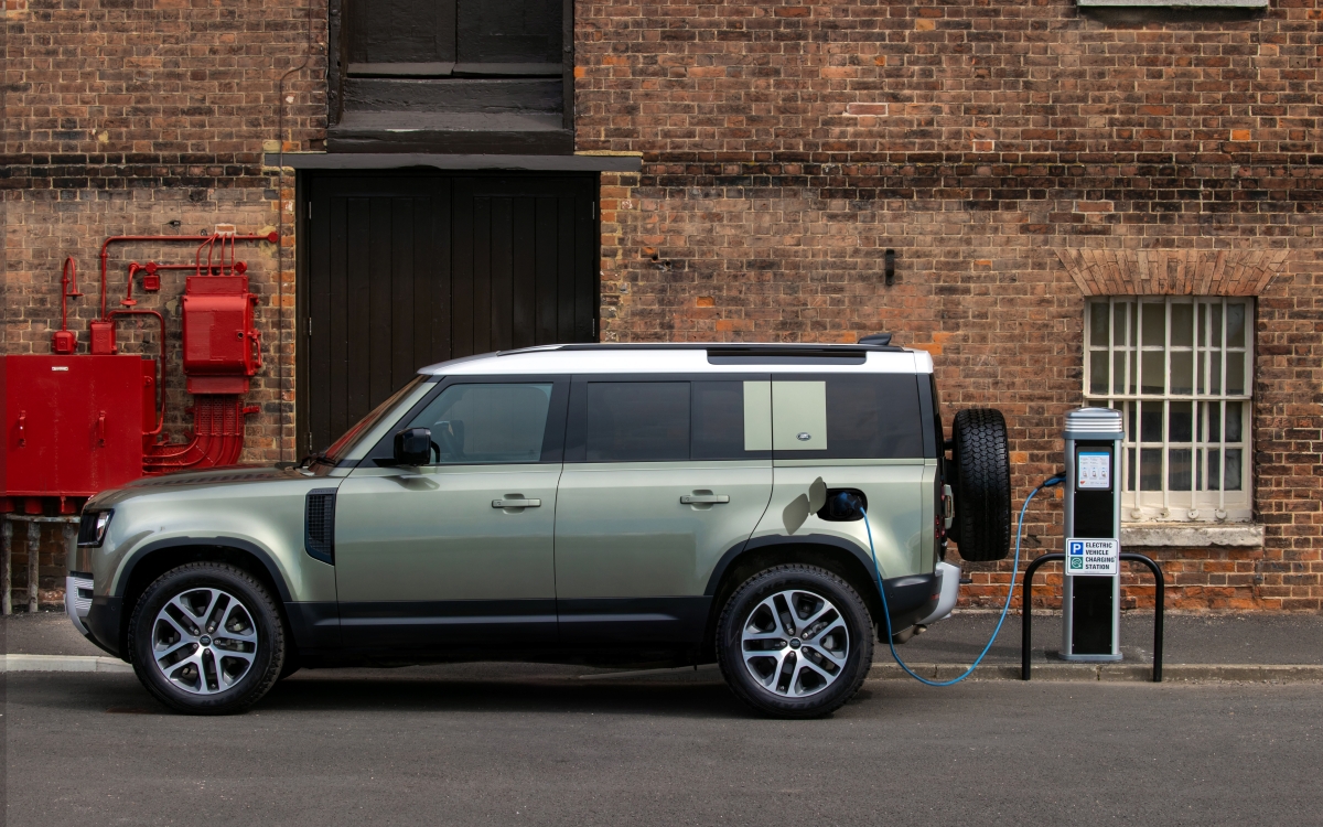 Land Rover planea un Defender Sport híbrido enchufable más asequible y más eficiente thumbnail