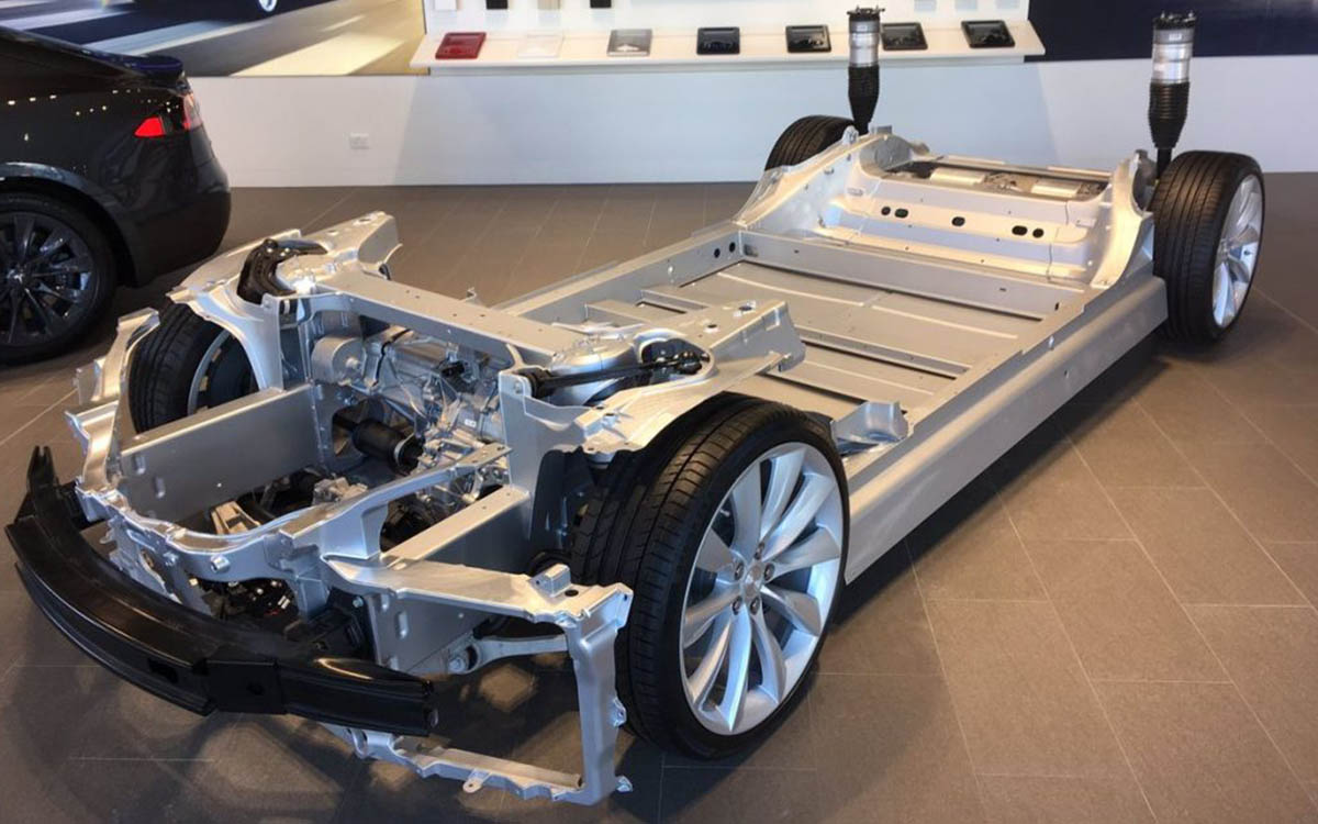 Plataforma tipo patinete del Tesla Model S.