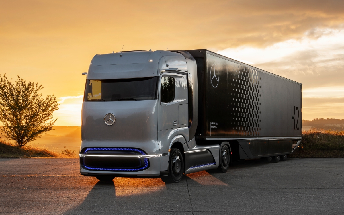 Los camiones de hidrógeno de Mercedes y Volvo, un paso más cerca de hacerse realidad thumbnail