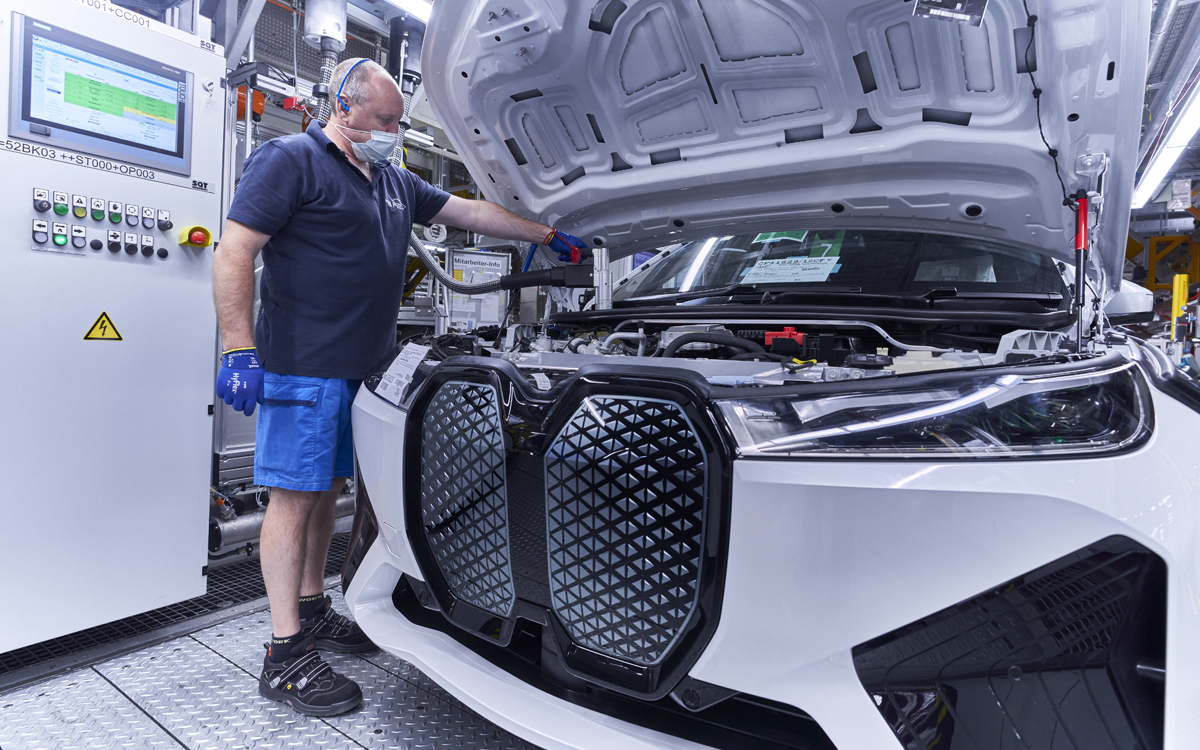 BMW iX: Production at Plant Dingolfing