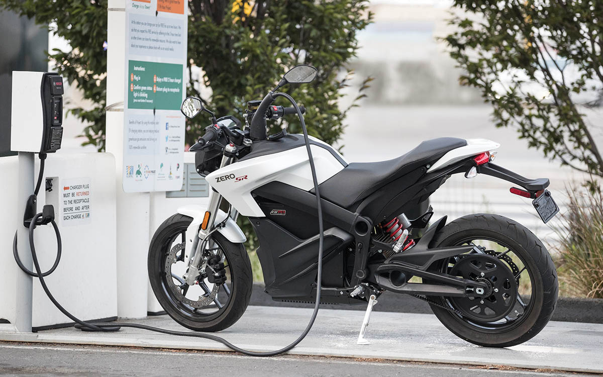 Los nuevos fabricantes de motocicletas eléctricas aventajan en tecnología a los tradicionales. En la imagen la Zero SR.