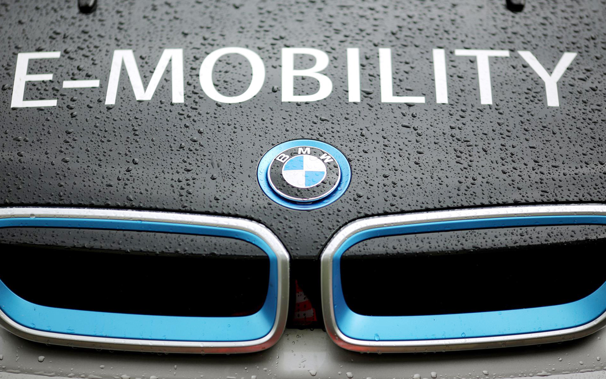 BMW estudiará cómo extraer de forma sostenible el litio para las baterías de coches eléctricos.