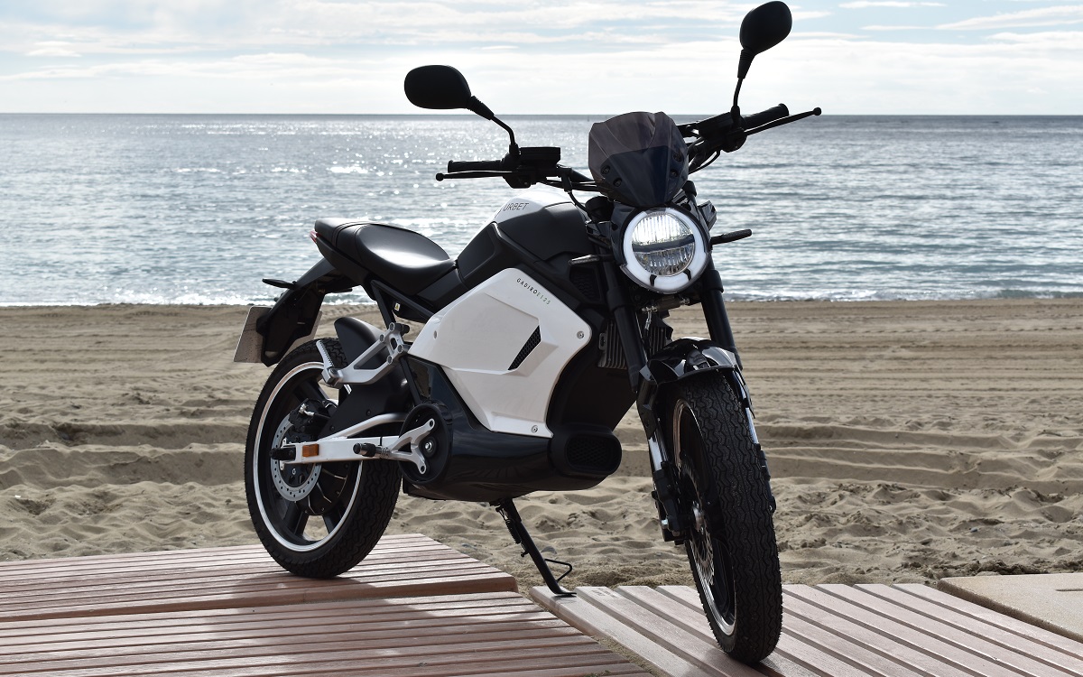 Тестируем электрический Urbet Gadiro E125, способен ли этот электрический мотоцикл заменить бензиновый?