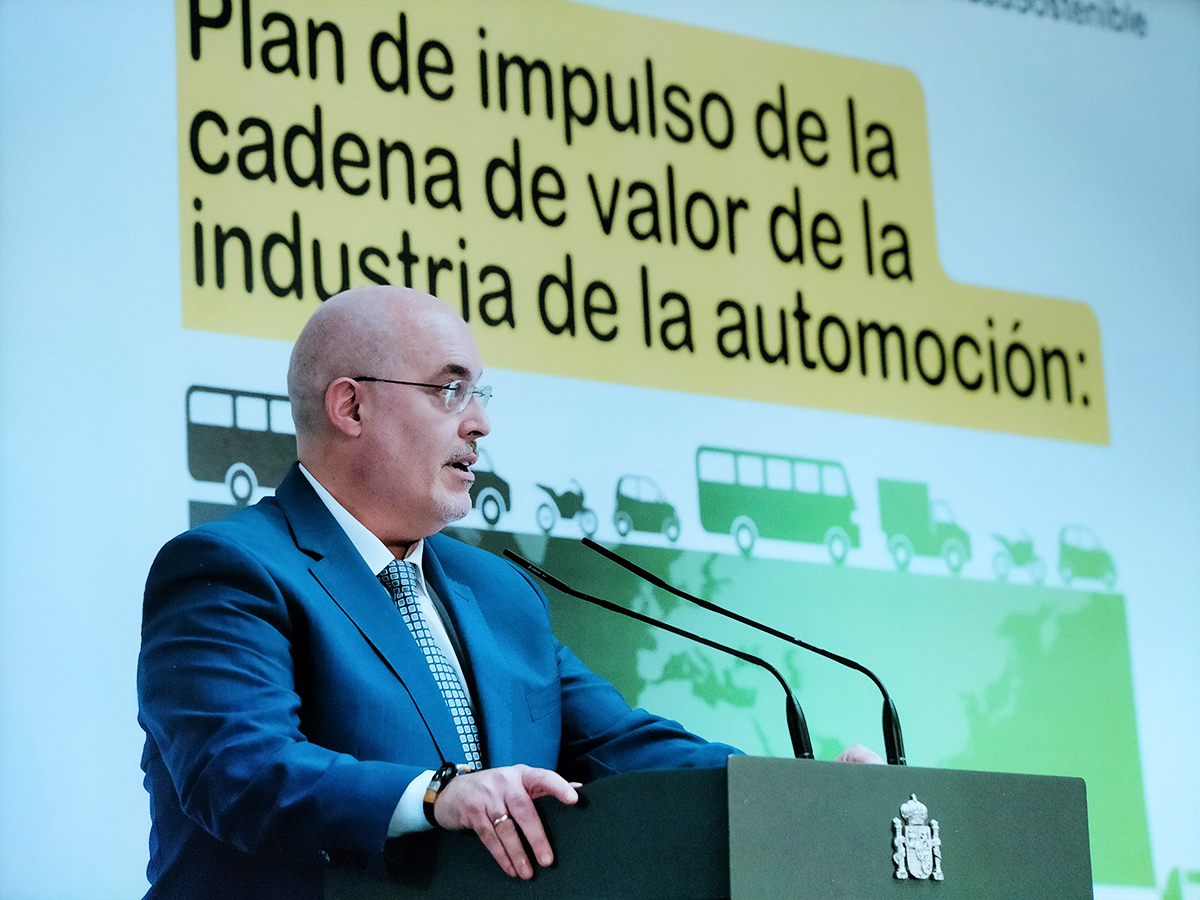 Arturo Pérez de Lucia, director general de AEDIVE y vicepresidente de AVERE, en la presentación en Moncloa del Plan de Impulso a la Automoción.