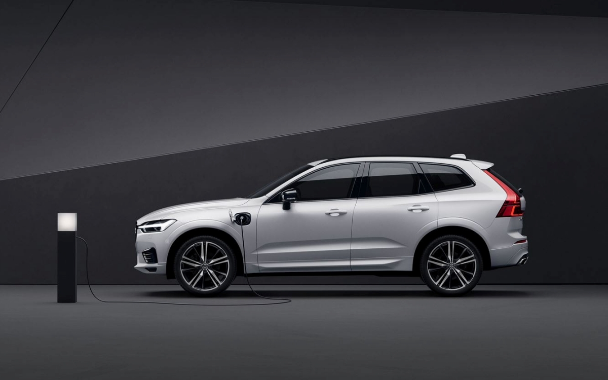 El Volvo XC60 Recharge está en oferta con renting para que olvides el  diésel - Actualidad - Híbridos y Eléctricos | Coches eléctricos, híbridos  enchufables