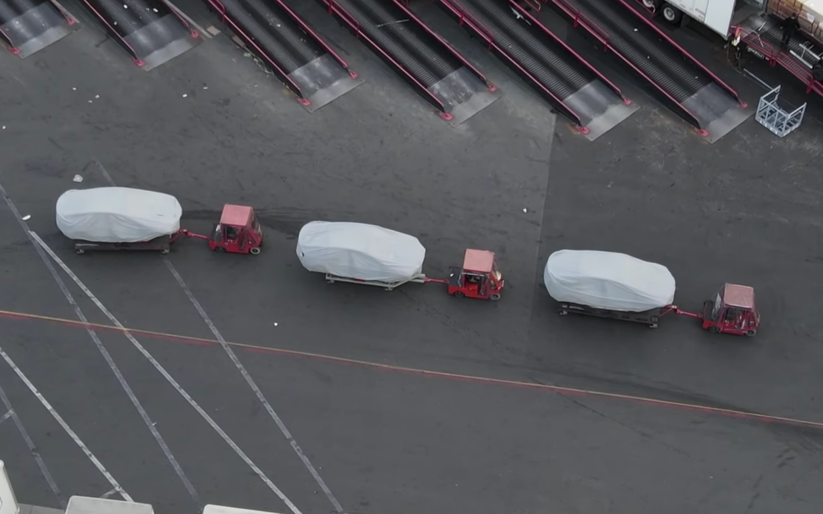 A drone is spilled in the Tesla factory in Fremont and there are three cars that Tesla does not want to see – Actuality – Hybrids and Electric