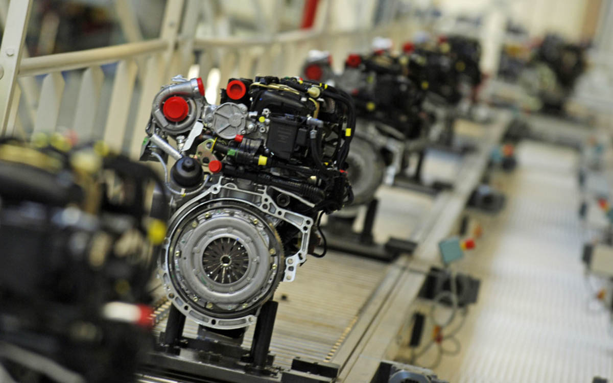 Línea de producción de motores diésel HDi de 1,6 litros seguidos en la fábrica de Trémery en las afueras de Metz. Foto PSA.
