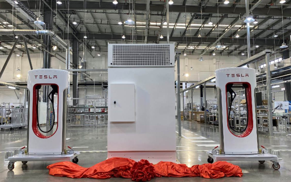 Primeros supercargadores equipos de reacrga Tesla Shanghai