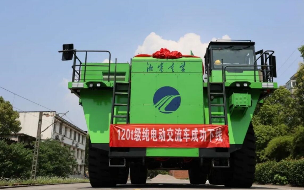 China fabrica el "primer" camión minero eléctrico de baterías del mundo thumbnail
