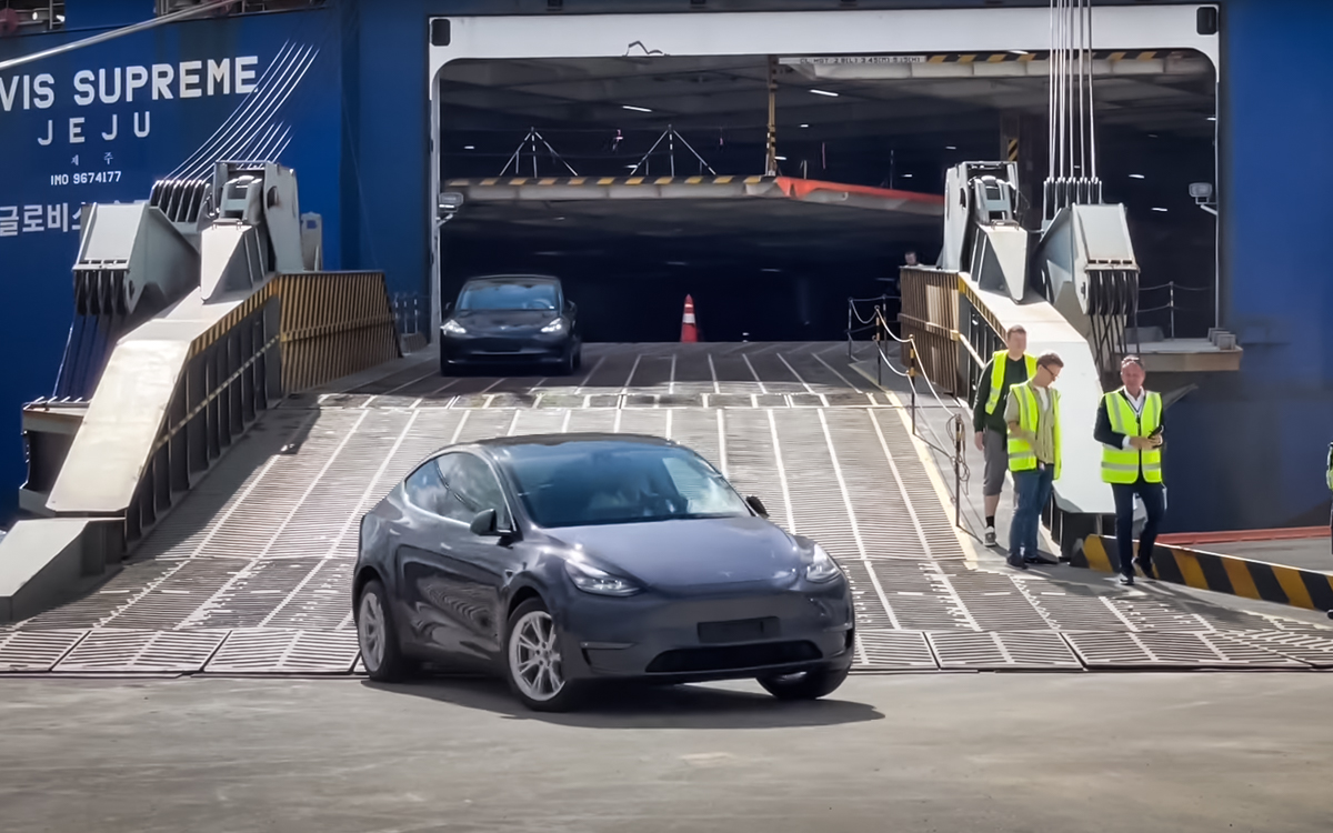 El Tesla Model Y empieza a llegar a Europa en grandes cantidades thumbnail