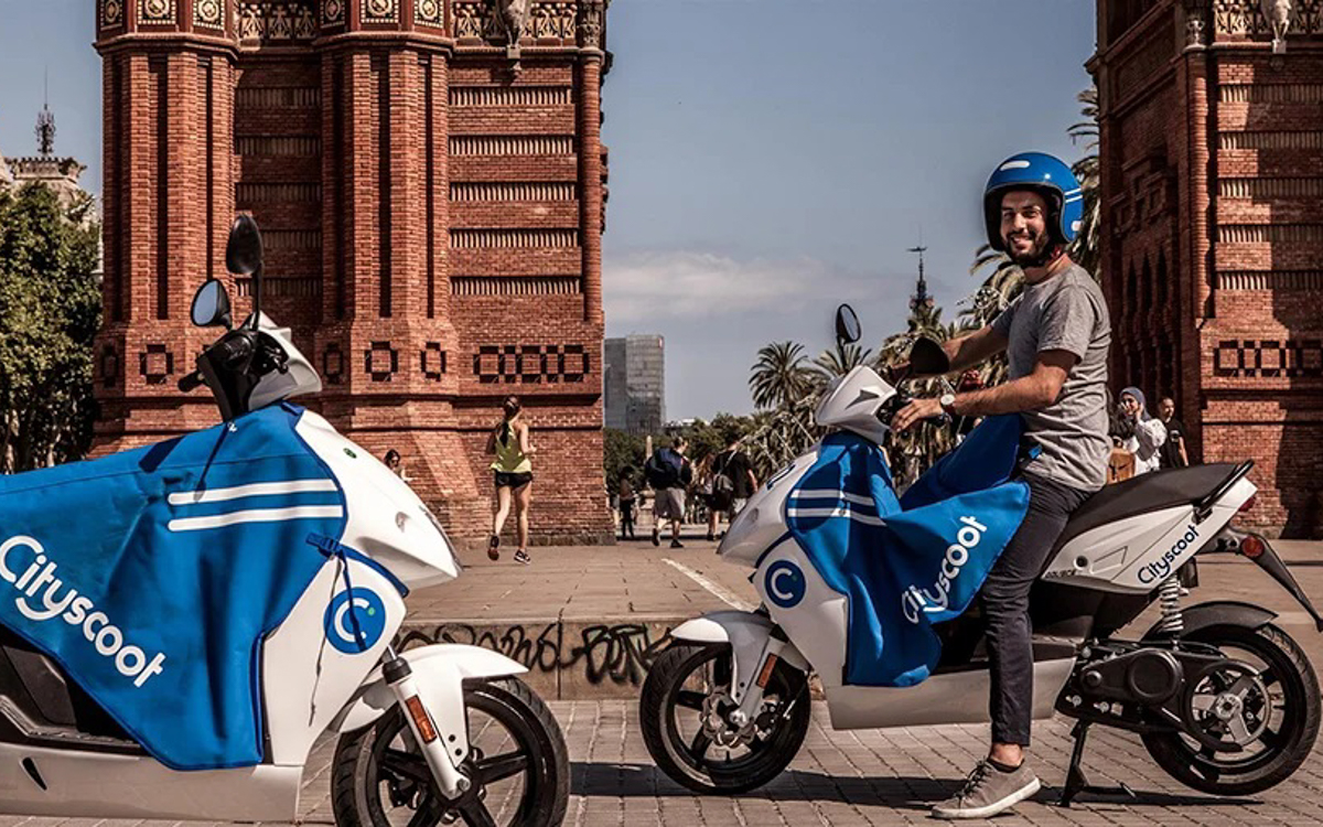 Uber y Cityscoot lanzan su primer servicio de motos compartidas en España thumbnail