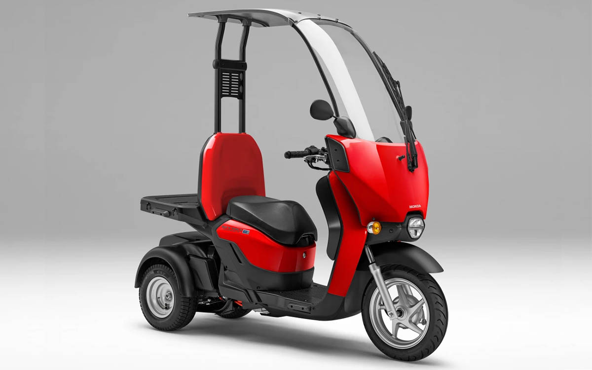 Este es el scooter eléctrico de tres ruedas de Honda, cubierto y con baterías - Motocicletas eléctricas - Híbridos y | eléctricos, híbridos enchufables