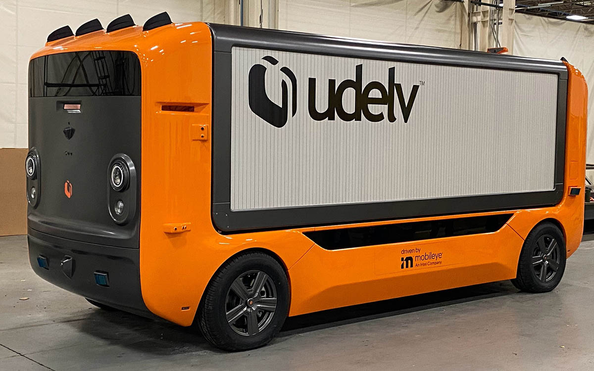 Esta furgoneta eléctrica de reparto, sin cabina, opera con un nivel 4 de conducción autónoma thumbnail