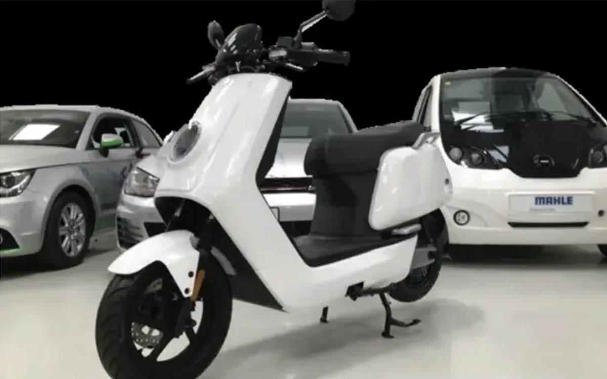 La batería de litio-carbono de este scooter eléctrico puede recargarse en 90 segundos thumbnail