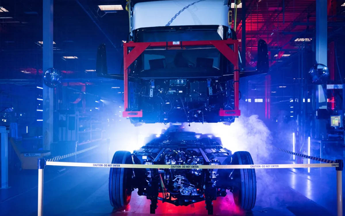 El sistema de propulsión del Tesla Semi: 1.000 V para aumentar la eficiencia y la velocidad de carga thumbnail