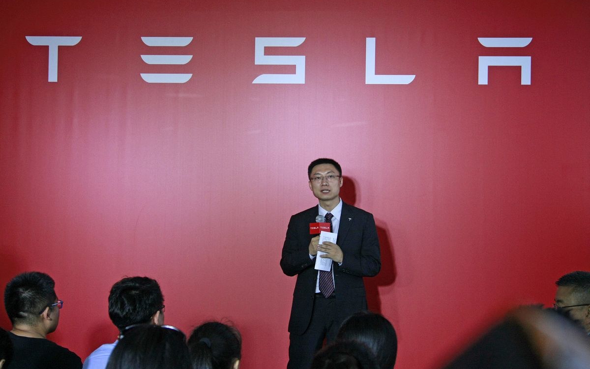 Elon Musk busca un sucesor en Tesla: recuerda su nombre porque Tom Zhu Xiaotong podría ser el elegido thumbnail