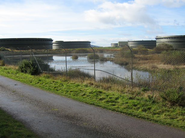 Reservas estratégicas de petróleo en la isla de Whiddy, Irlanda.