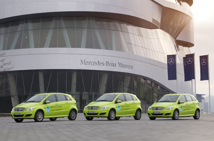 Vuelta al mundo en 125 días: Mercedes-Benz inicia el primer viaje alrededor del mundo con vehículos eléctricos alimentados por pila de combustible.